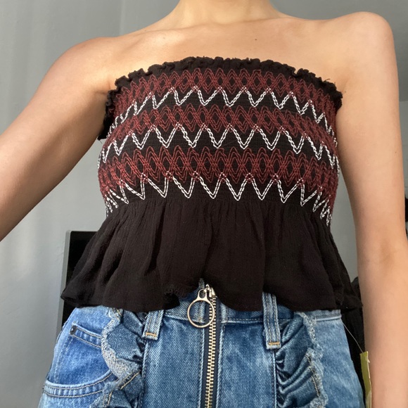 Black Ruffle Crop Top - Picture 1 of 2